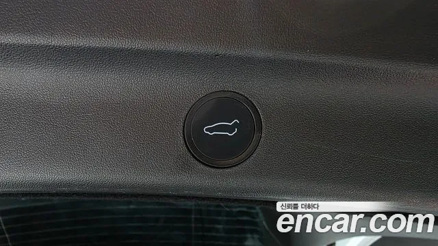 Tesla Model Y — Фото автомобиля 27