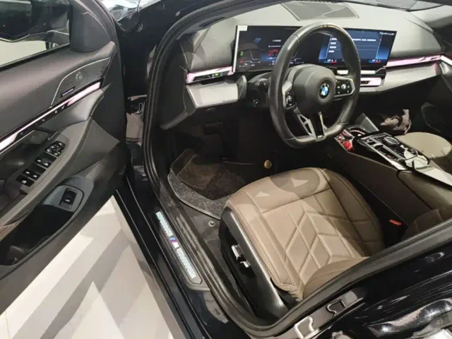 BMW 5 Series — Фото автомобиля 15