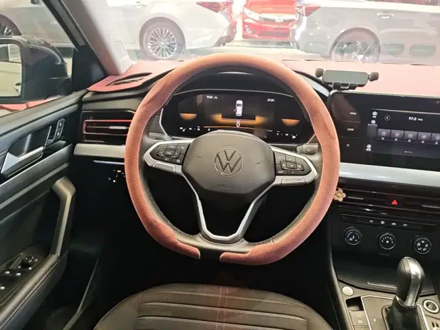 Volkswagen Lavida — Фото автомобиля 10