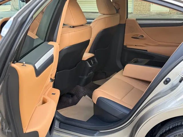 Lexus ES — Фото автомобиля 6