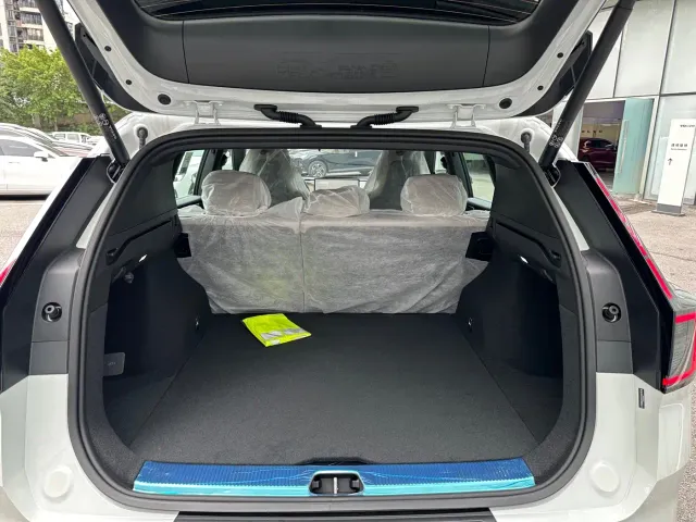 Volvo XC70 Plug-in Hybrid — Фото автомобиля 16