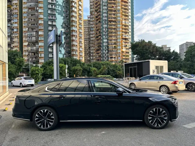 Volvo S90 — Фото автомобиля 4
