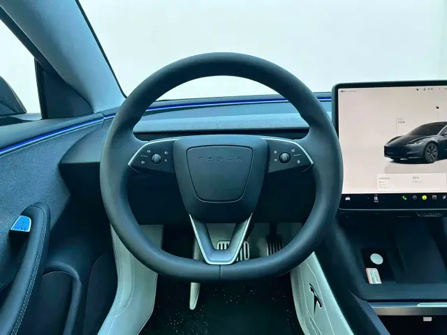 Tesla Model 3 — Фото автомобиля 8