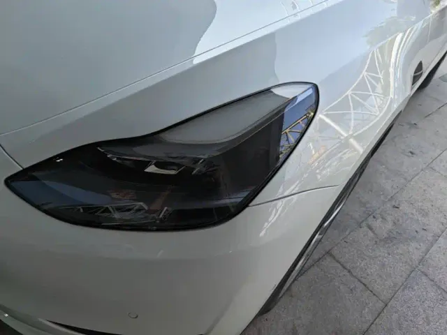 Tesla Model Y — Фото автомобиля 23