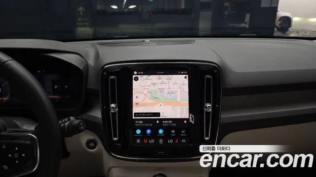 Вольво XC40 B4 Ultra Bright — Фото автомобиля 12