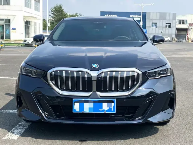 BMW 5 Series — Фото автомобиля 2