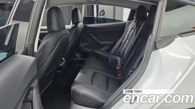 Tesla Model 3 — Фото автомобиля 18