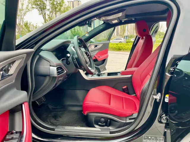 Jaguar XEL — Фото автомобиля 9