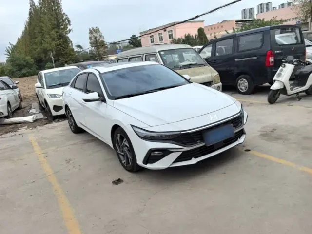 Hyundai Elantra — Фото автомобиля 3