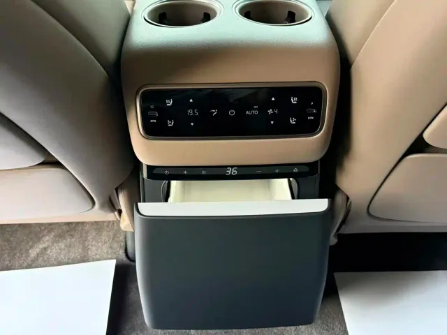 Li Auto MEGA — Фото автомобиля 11