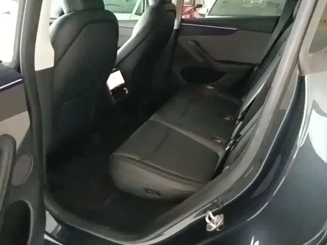 Tesla Model Y — Фото автомобиля 16
