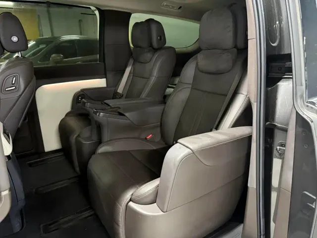 Li Auto MEGA — Фото автомобиля 6