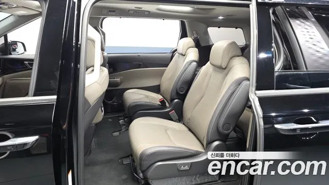 Kia Carnival Generation 4 — Фото автомобиля 15