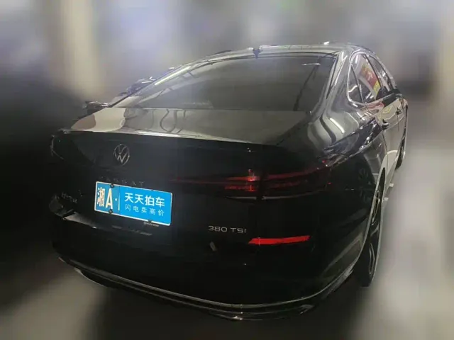 Volkswagen Passat — Фото автомобиля 2
