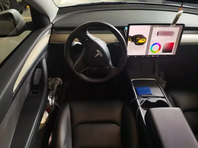 Tesla Model Y — Фото автомобиля 2