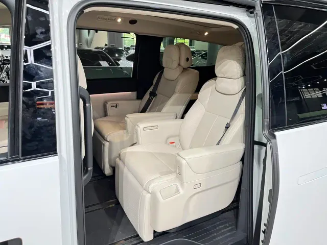 Li Auto MEGA — Фото автомобиля 6