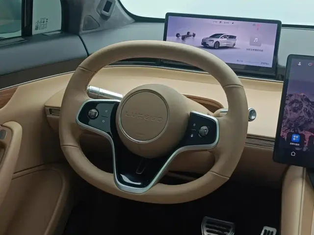 Zhijie Luxeed R7 2024 Pure Electric 667km Max — Фото автомобиля 6