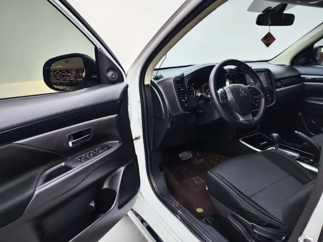 Mitsubishi Outlander — Фото автомобиля 8