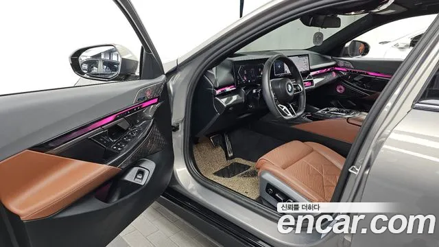 BMW 5-Series 5 серия (G60) 530i xDrive M Sport — Фото автомобиля 9