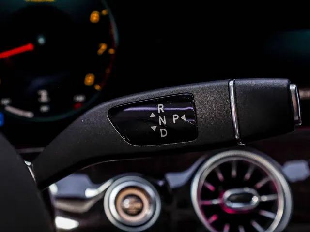 Mercedes-Benz E-Class — Фото автомобиля 21
