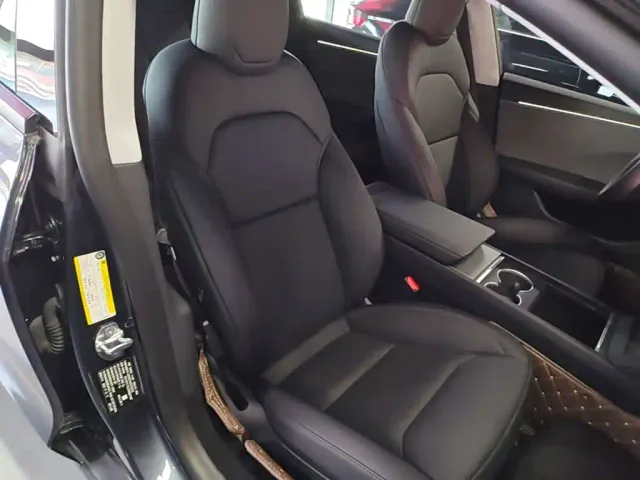 Tesla Model 3 — Фото автомобиля 24