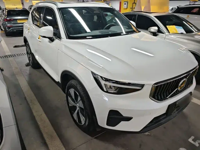 Volvo XC40 — Фото автомобиля 3
