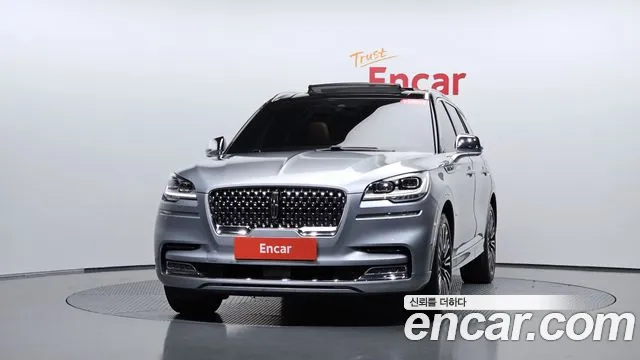 Lincoln Aviator — Фото автомобиля 2