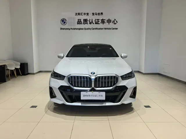 BMW 5 Series — Фото автомобиля 2