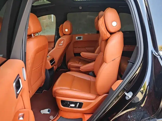 Li Auto L8 — Фото автомобиля 16