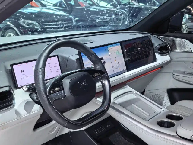 Xpeng G9 — Фото автомобиля 5