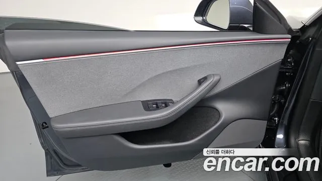 Tesla Model 3 — Фото автомобиля 13
