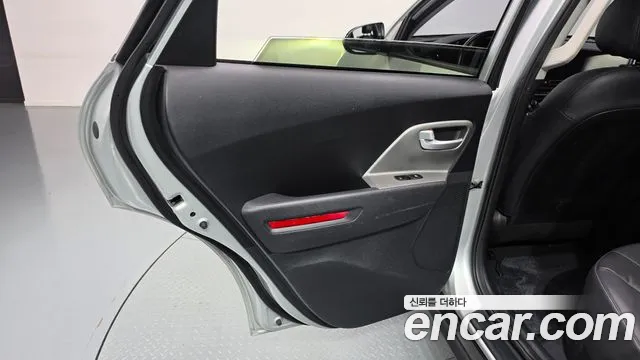 Kia Niro — Фото автомобиля 14