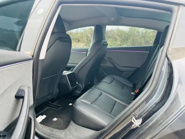 Tesla Model 3 — Фото автомобиля 5
