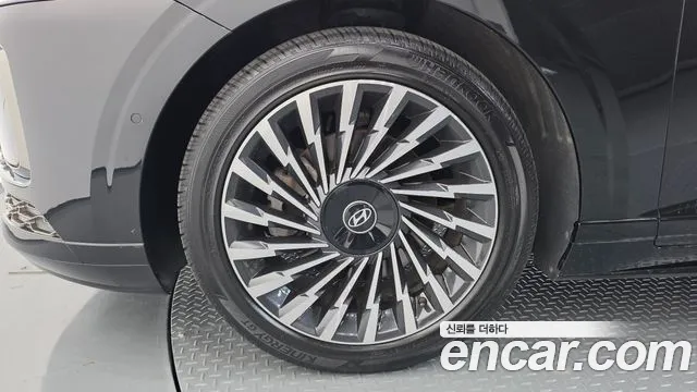 Hyundai Grandeur Grandeur (GN7) 2.5 Бензин 2WD — Фото автомобиля 4