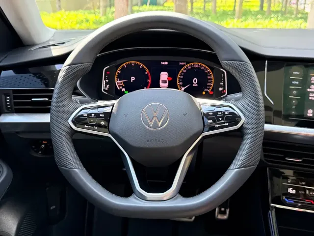 Volkswagen Passat — Фото автомобиля 13