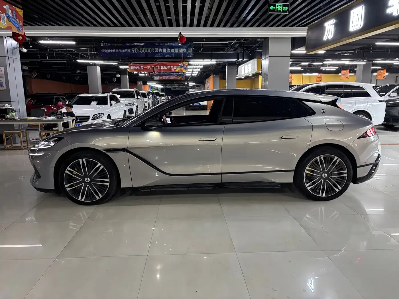Denza Denza Z9GT 2024 1100 AWD Ultra Launch Edition — Фото автомобиля 3