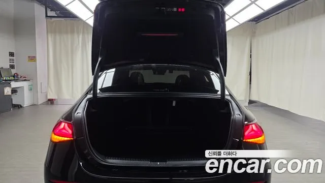 Mercedes-Benz E-Class — Фото автомобиля 4