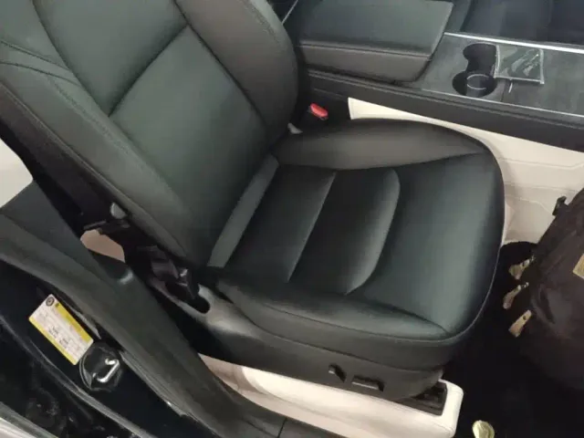 Tesla Model Y — Фото автомобиля 24