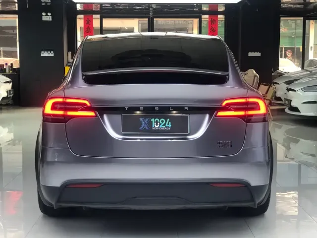 Tesla Model X — Фото автомобиля 6