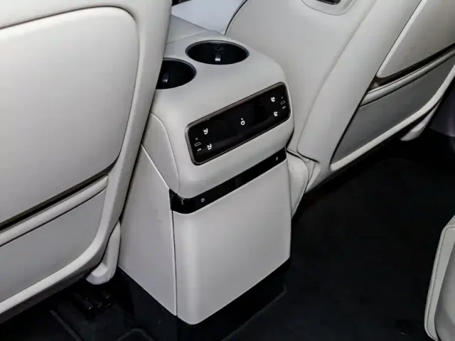 Li Auto Li i8 2025 Standard Edition — Фото автомобиля 14