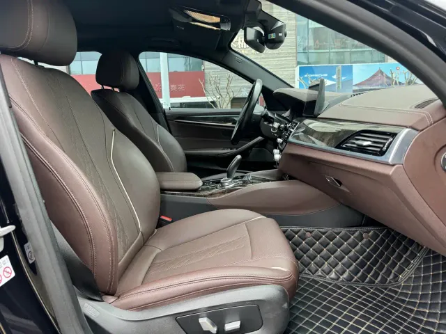 BMW 5 Series — Фото автомобиля 10