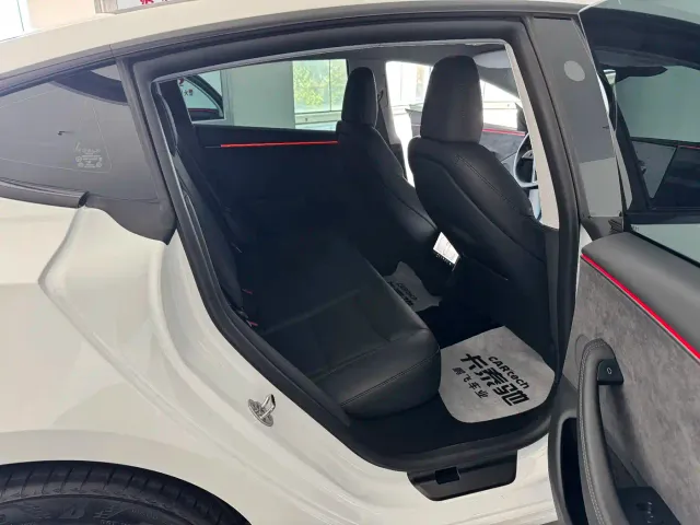 Tesla Model 3 — Фото автомобиля 7