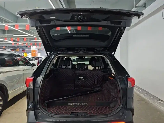 Toyota RAV4 — Фото автомобиля 18