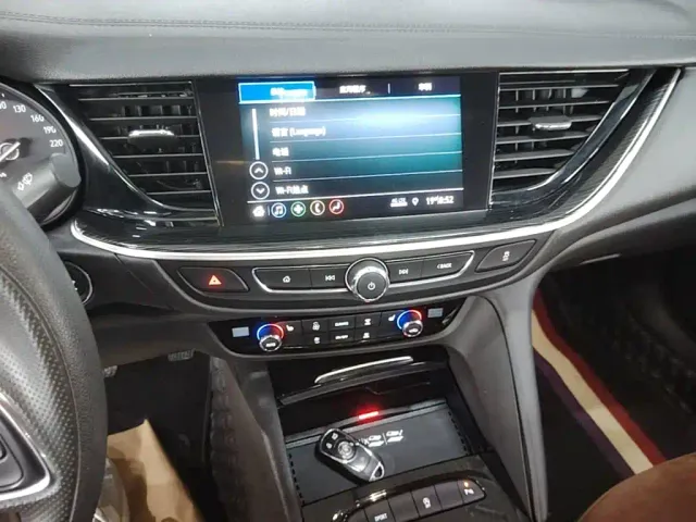 Buick Regal — Фото автомобиля 12