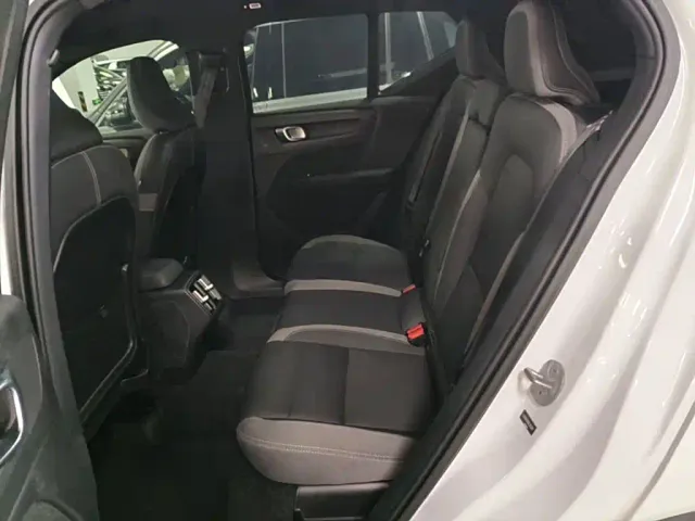 Volvo XC40 — Фото автомобиля 16