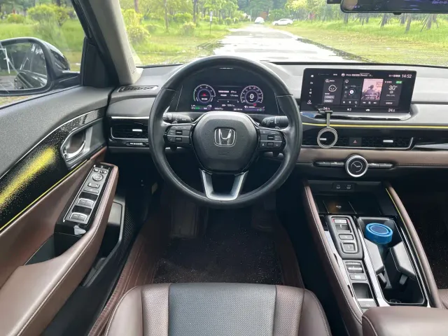 Honda Inspire Hybrid — Фото автомобиля 16