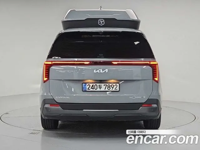 Kia Carnival Generation 4 — Фото автомобиля 3