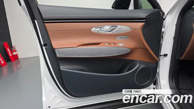 Genesis GV70 — Фото автомобиля 21