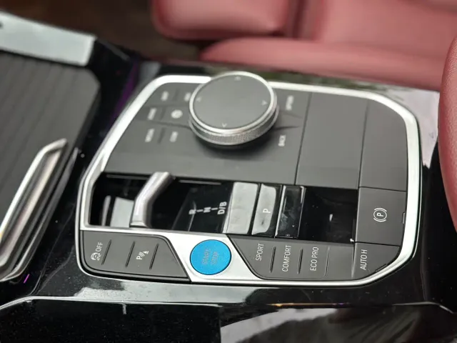 BMW iX3 — Фото автомобиля 11