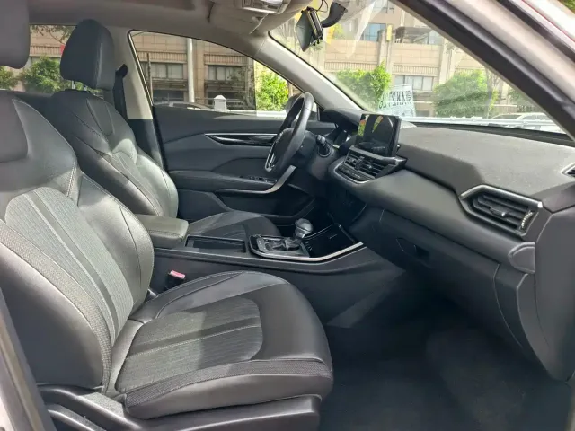Dongfeng Yixuan — Фото автомобиля 5